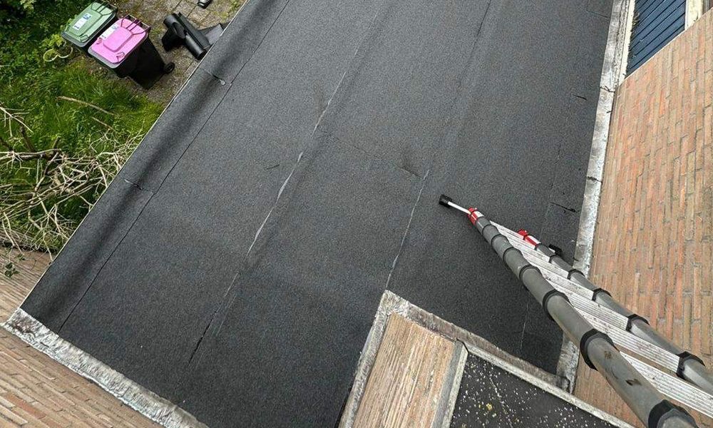 Dakisolatie toegevoegd aan plat dak in Hillegom