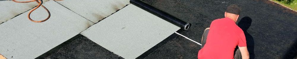 Nieuw bitumen leggen op bijgebouw in Hillegom